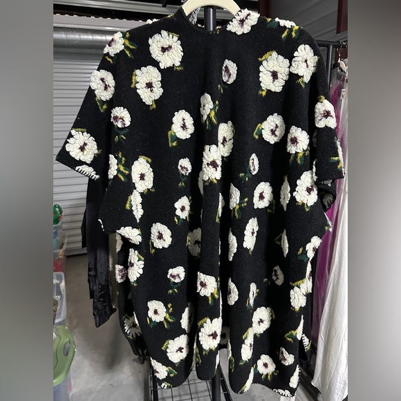 Avenue Zoe | Thick Floral Pattern Kimono - Picture 3 of 4